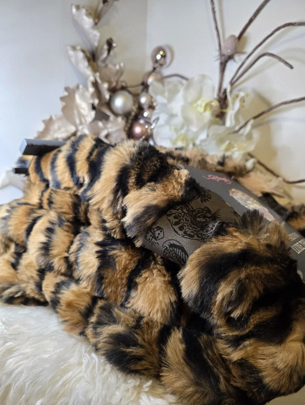Ed Hardy Fuax Fur Luxe Leopard Throw 50in x 70in new